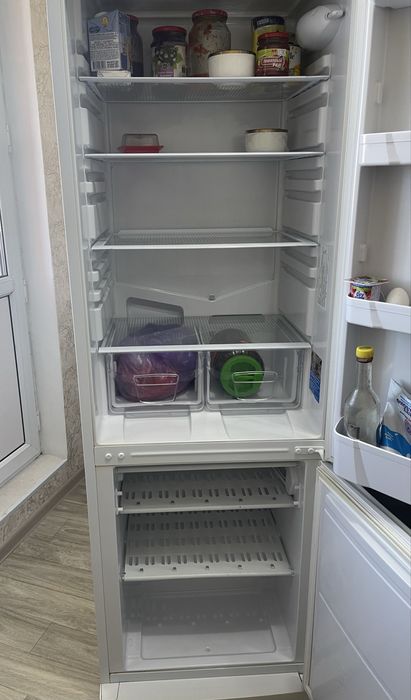 Холодильник indesit