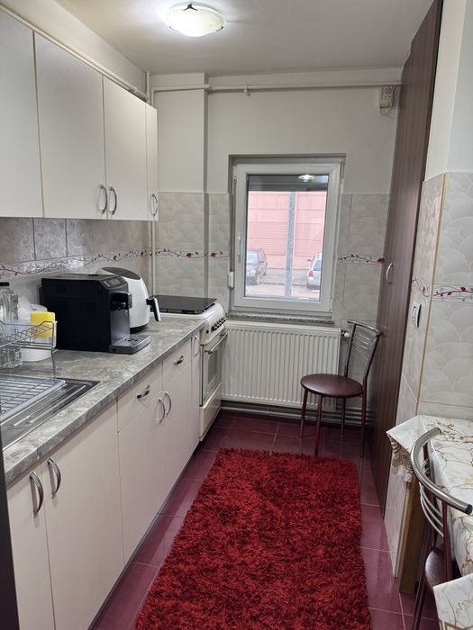 Inchiriez apartament