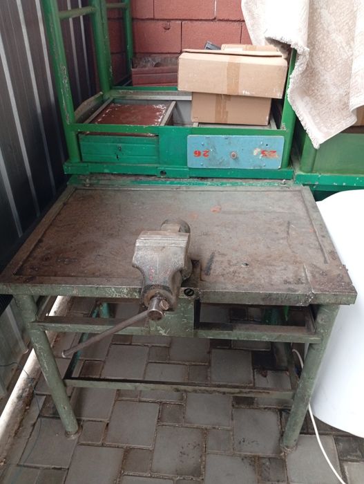 Тиска с столом советское