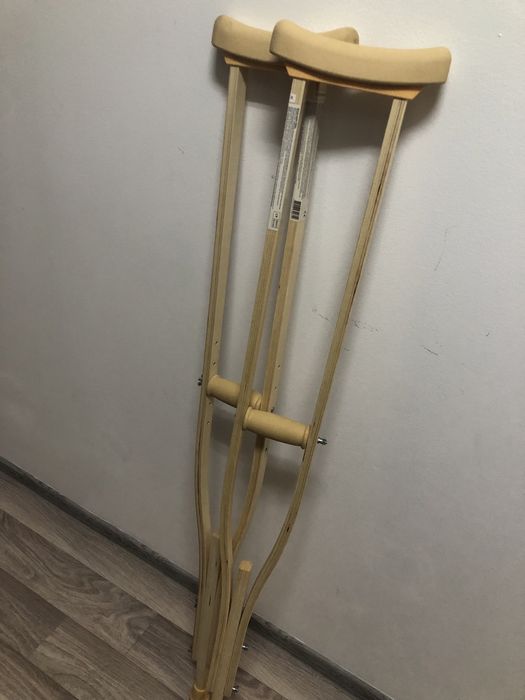 Костыли (дерево)