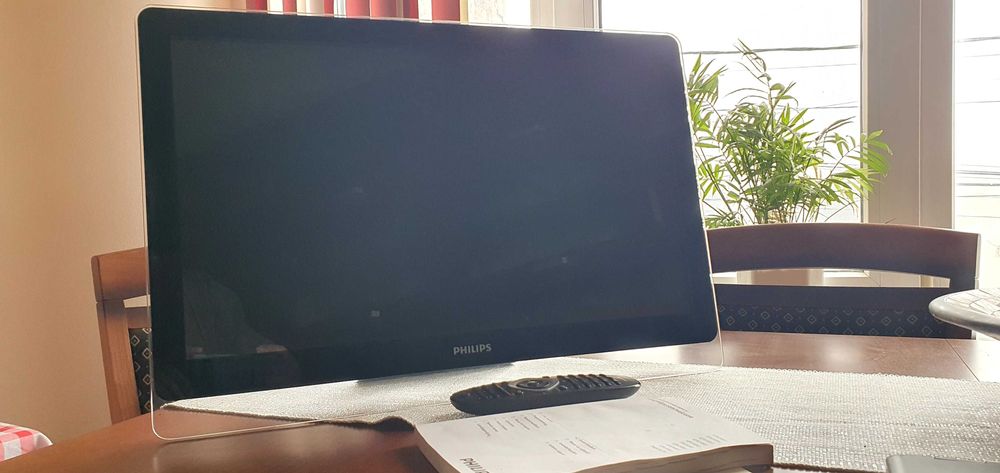 Philips 22" LCD TV 55см телевизор в отлично състояние