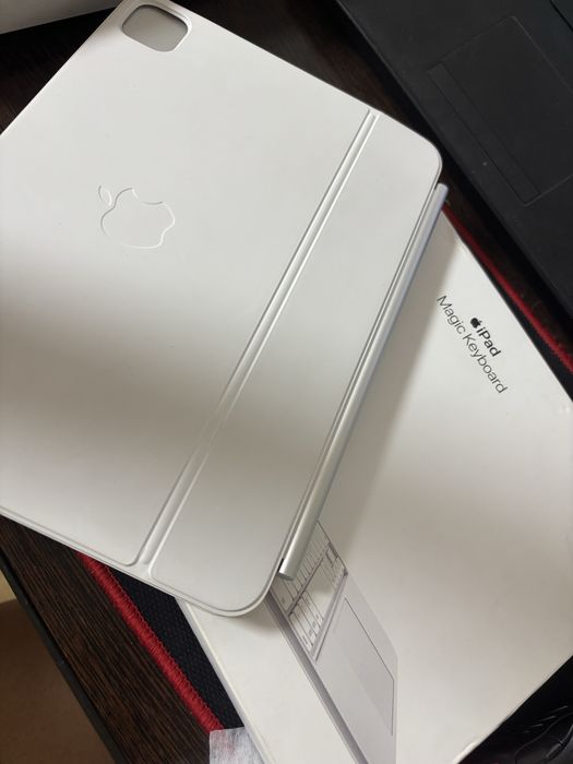Продам клавиатуру для iPad Pro 11