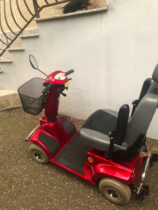 Cărucior electric 4 roți pentru persoane cu  dizabilități
