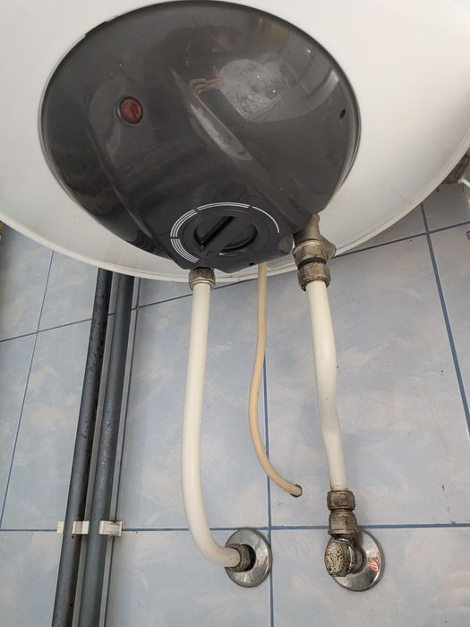 Boiler termoelectric Ariston 99 L 2000 W REZISTENTA DEFECTA