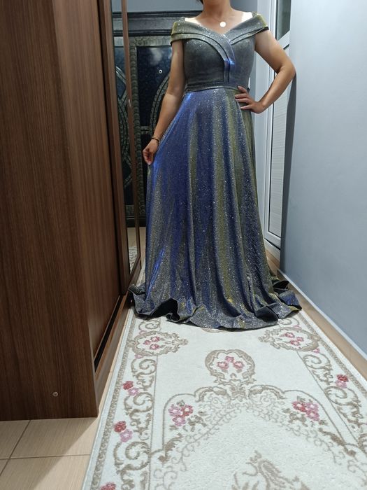 Официални рокли.