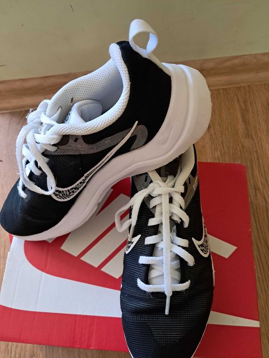Маратонки Nike, размер 36,5