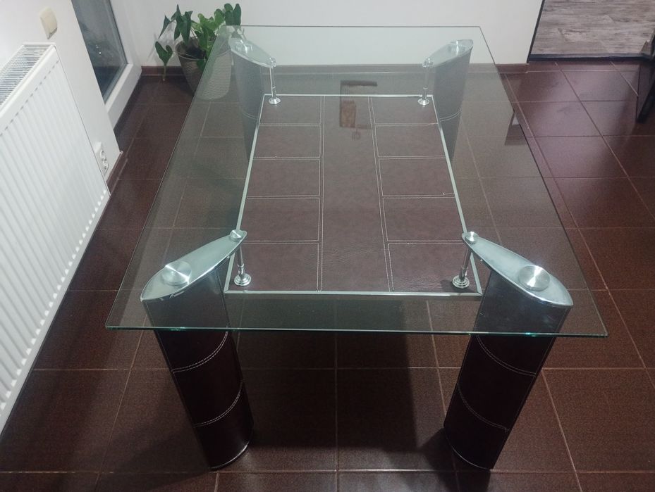 Masă sticlă impecabilă