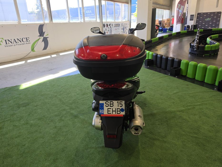 Kawasaki J300 Maxi Scooter