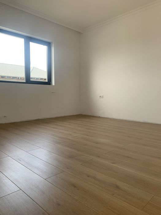 Casa in sabareni str asfaltata