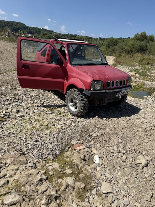 Suzuki Jimny cu volan pe dreapta