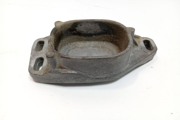 Suport  tampon 8D0199335Q Volkswagen VW Passat B5