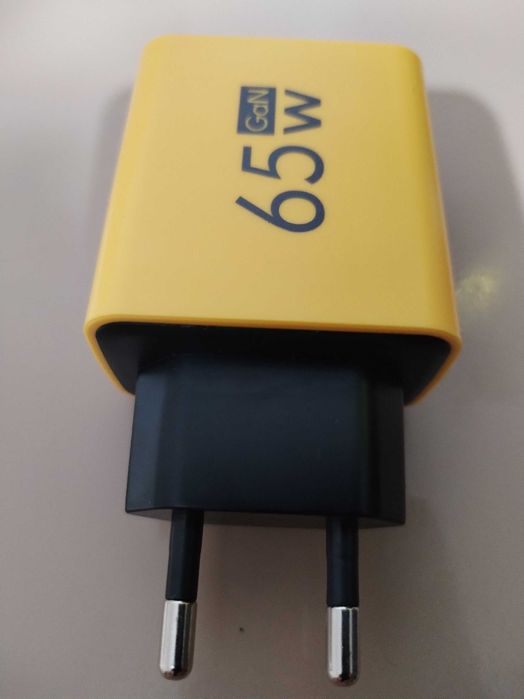 Vând încărcător cu încărcare rapidă 65w