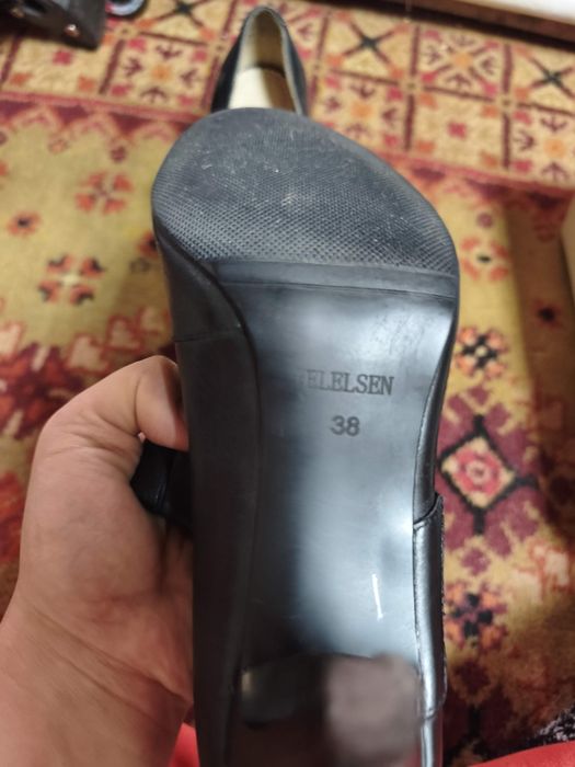 Продам женские кожаные туфли