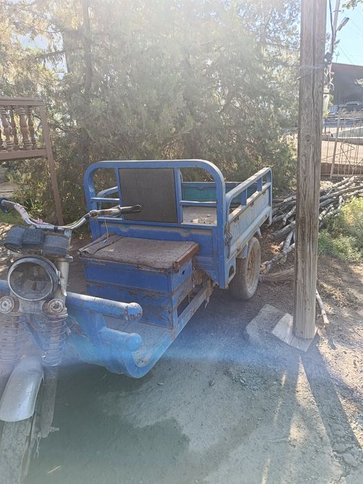 Motosikl sotiladi. Zapchast uchun akkumuliyatori yo'q
