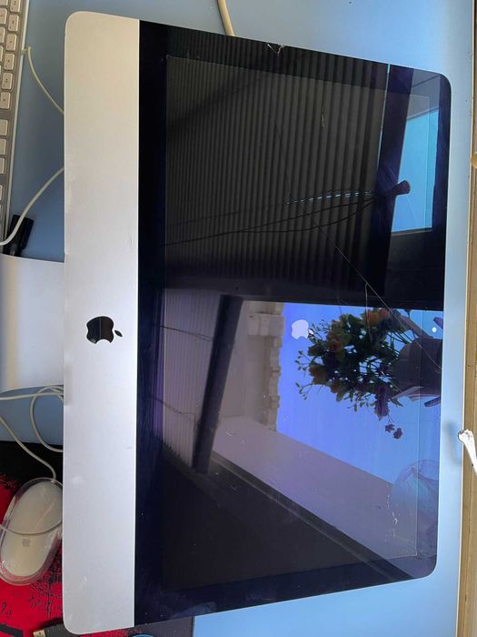 All-in-One Apple iMac 21.5" Full HD (Late 2015), Core i5-5250U, 8GB RAM, HDD 1TB, Tastatură Apple Cadou