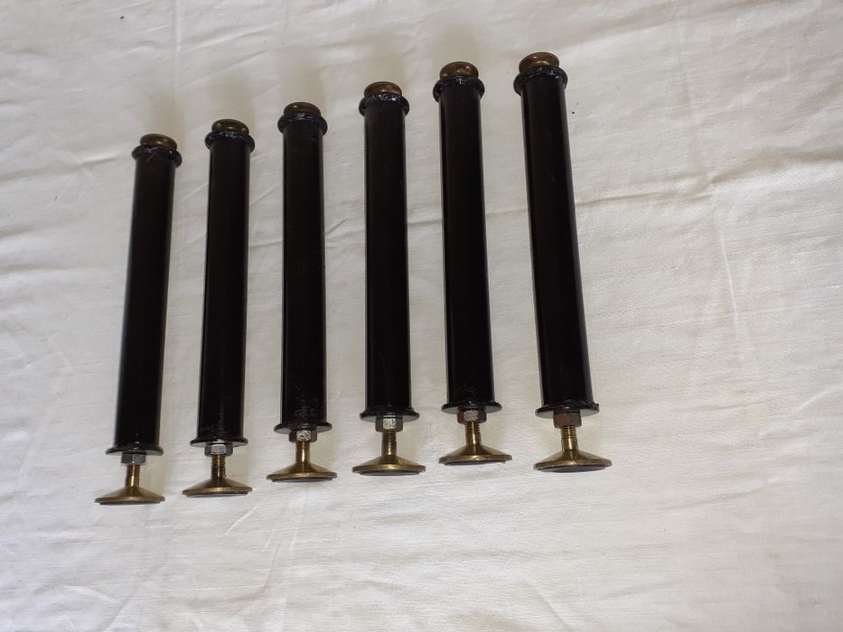 6 Picioare din fier noi 30 cm înălțime,si 4 picioare 40 cm.