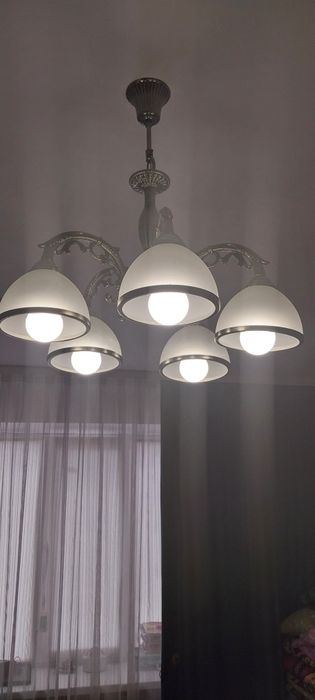 Продам люстру для зала
