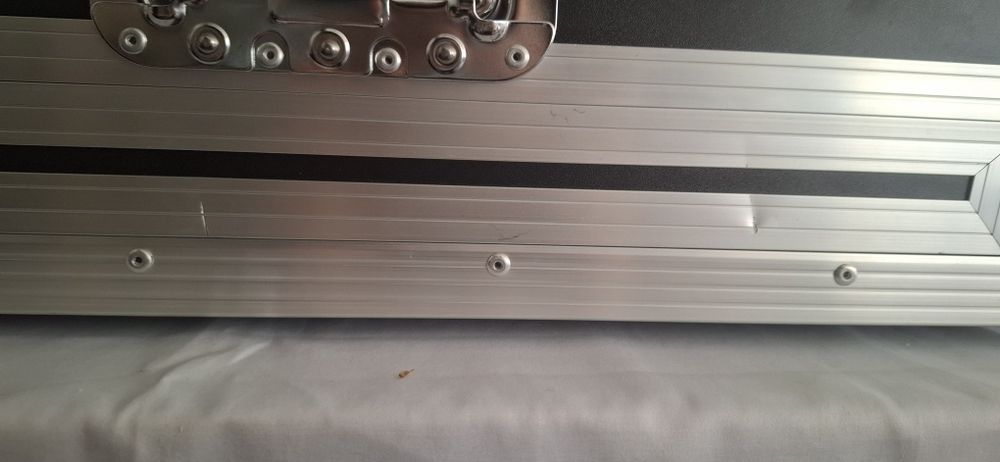 Продавам Pioneer DDJ 800