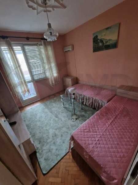 Тристаен апартамент в Базар Левски!