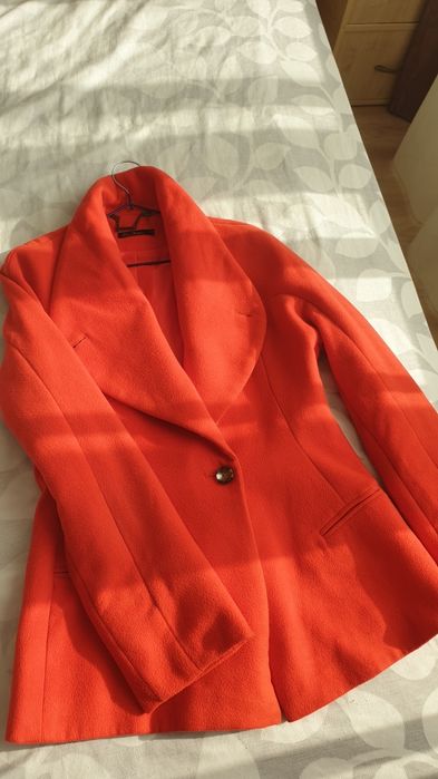 Продам демисезонное пальто