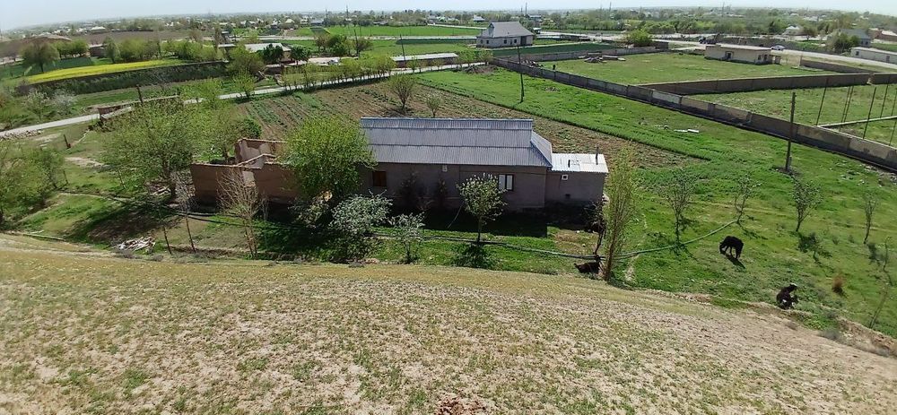 Uy Joy Sotiladi 3 xona uyi Oshxona Hammom Tualet bor