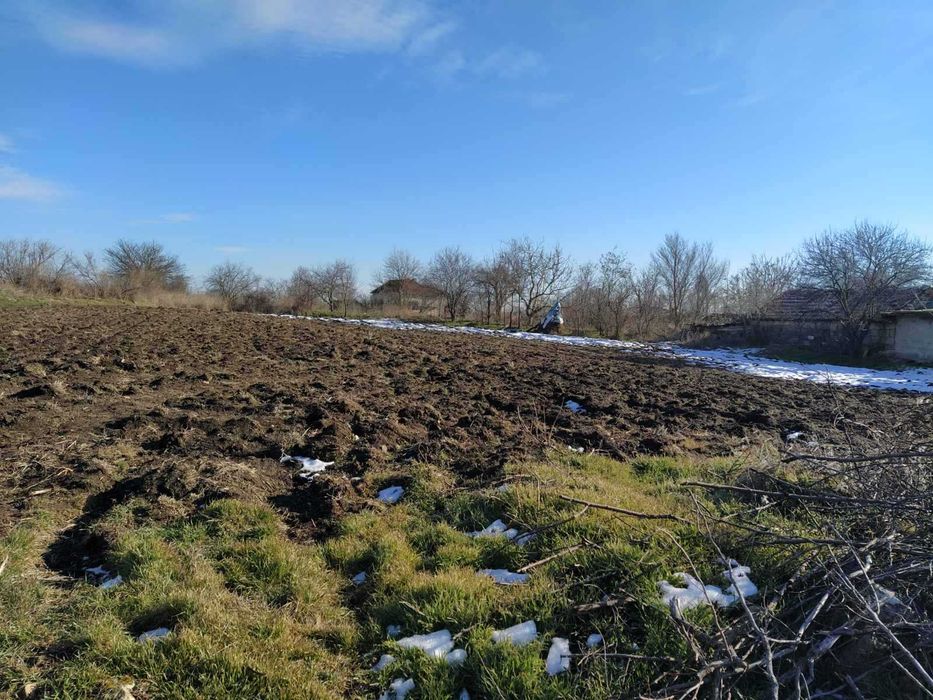 Продава парцел в регулация в с. Кривня