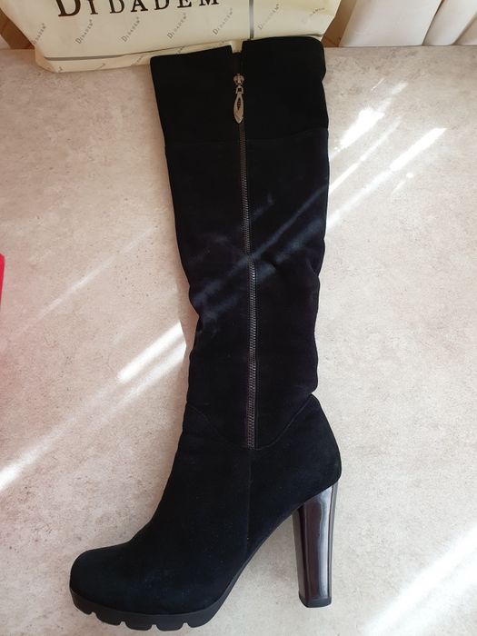 Продам женские кожаные сапоги