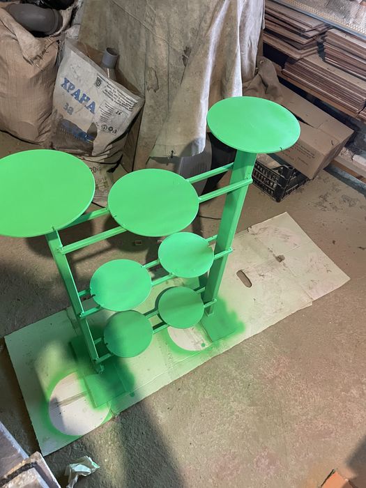 Масивни цветарници от желязо