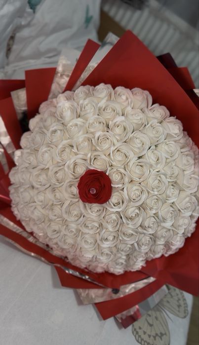 Buchet 101 trandafiri