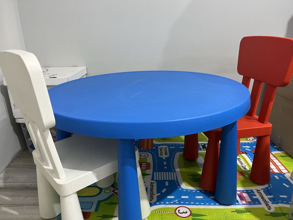 Продаю детский стол и стулья IKEA МАММУТ в хорошем состоянии