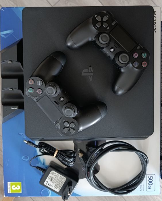 Продавам Плейстейшън  4