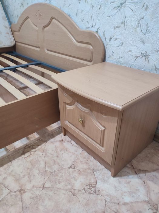 Кровать двухспальная с матрасом