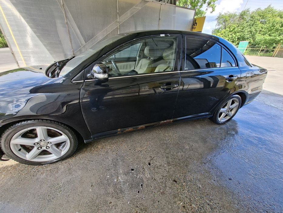 Toyota Avensis 2.2 d manuala 6 trepte preț: 1100Euro.  mecanic de 8 estetic  de 7. Nu-i ptr. Pretențioși An:2007