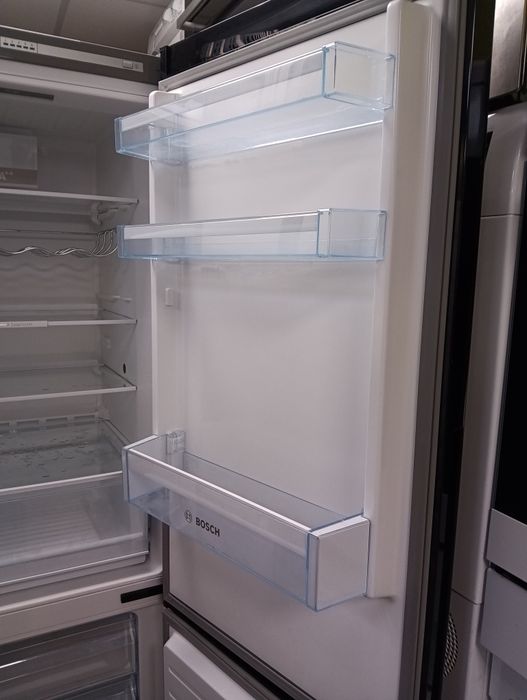 Черен комбиниран хладилник с фризер Бош Bosch с 2 години  ГАРАНЦИЯ!