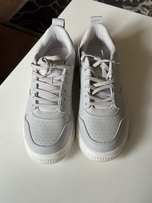 Кроссовки хорошего качества