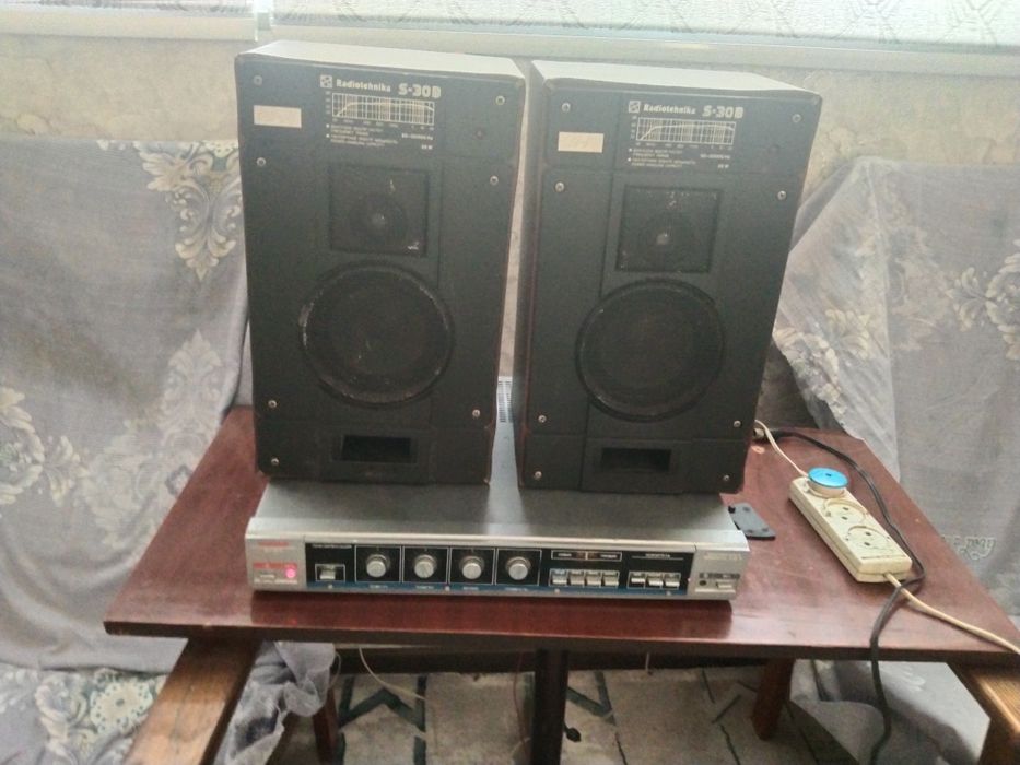 Продаётся усилитель VEGA 10U120C с колонками