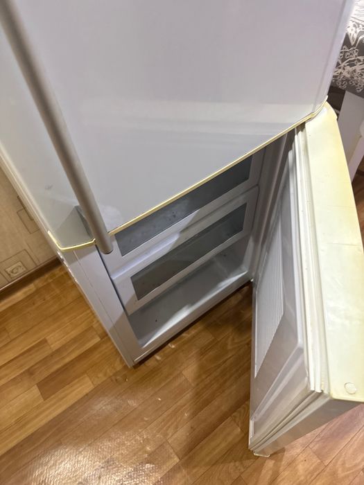 Холодильник рабочий