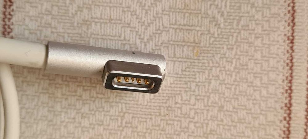 Incarcator pentru laptop Apple 60W,stare buna