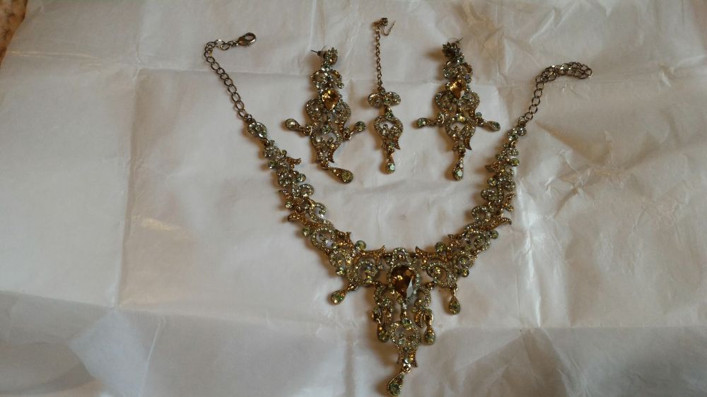 Колье и серьги ручной работы