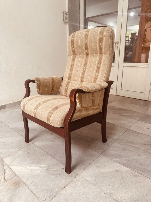 Удобно скандинавско кресло – масивно дърво, висок комфорт