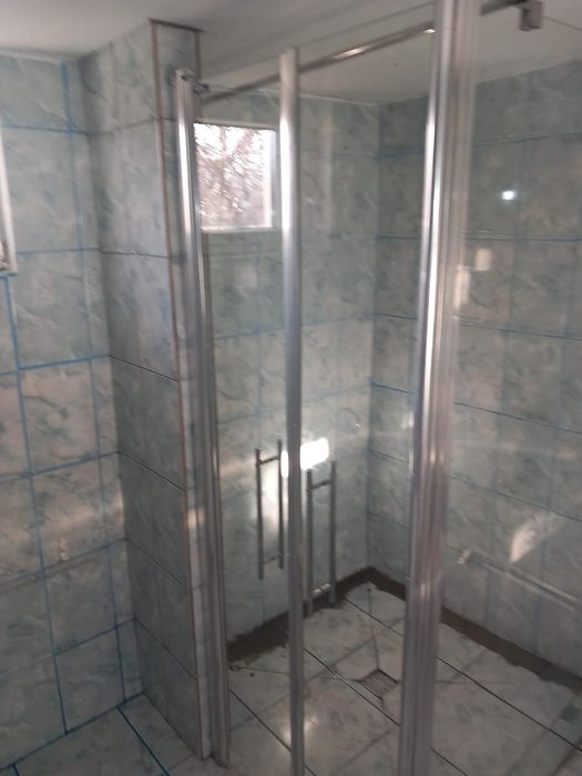 Vând cabine duș cu dimensiuni diferitee