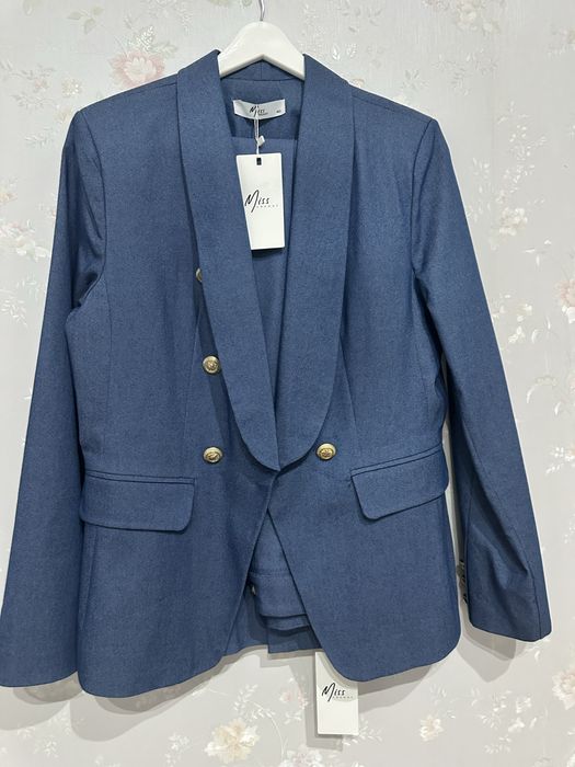 Продам брючные костюмы