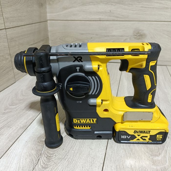 Rotopercutor SDS plus DeWalt DCH 273 impecabil