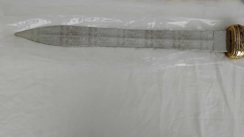 Римски меч Гладиус  Центуриус метален с ножница червен- не е играчка .