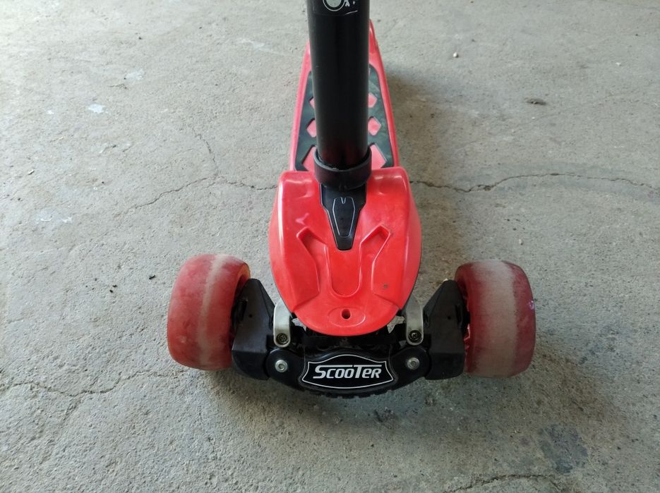 Детский самокат .  Трёхколёсный самокат