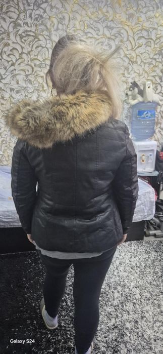 Продавам елегантно кожено яке