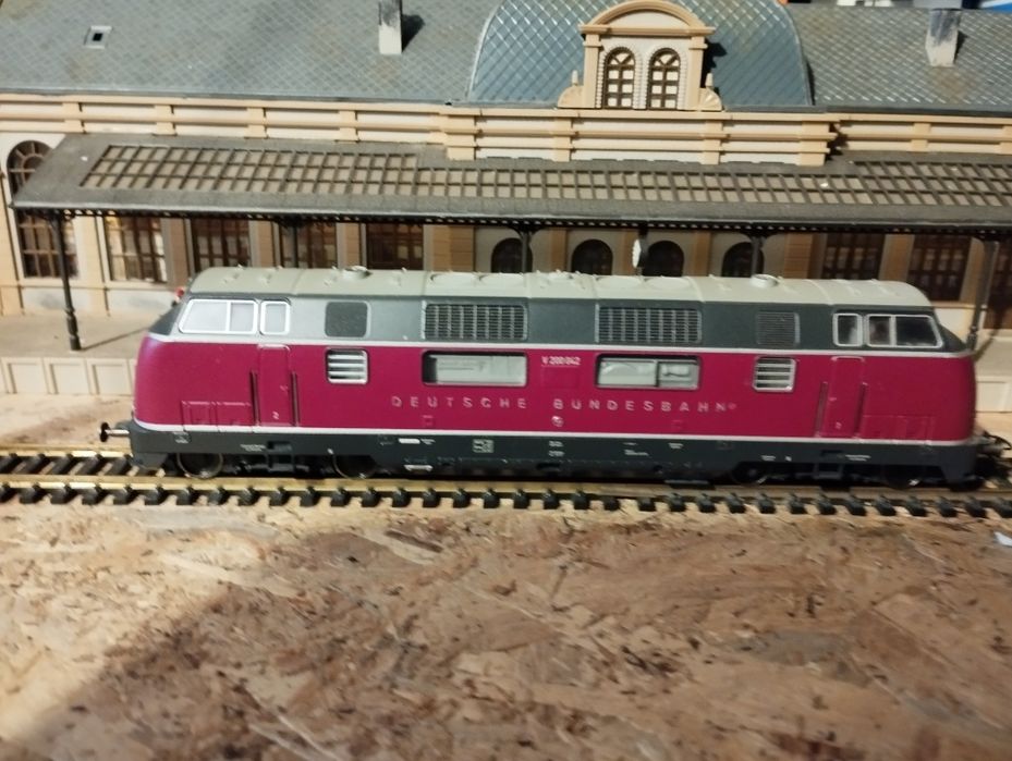 Дизелов локомотив Roco V200 HO 1/87