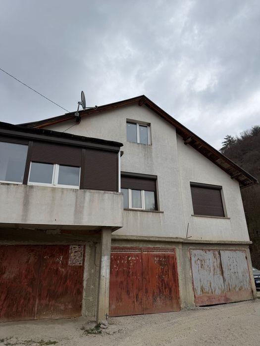 Продава се къща на  30км от Гр.Благоевград