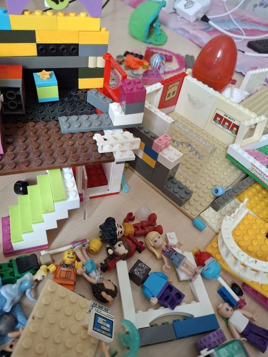 Конструктор лего с игрушками для детей
