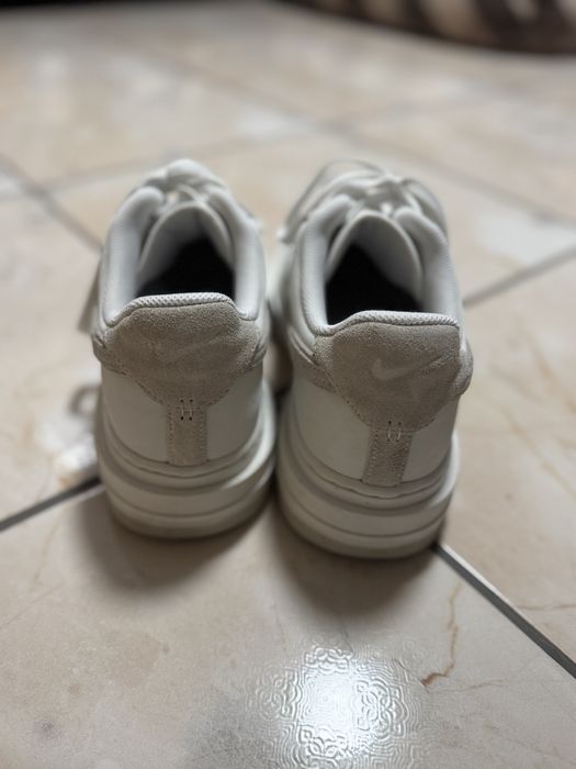 Nike Air Force 1 Luxe